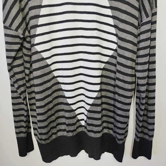 PLANET by Lauren G Sweater Gray Black White Ribbed Hem Stripes One Size - Picture 2 of 12